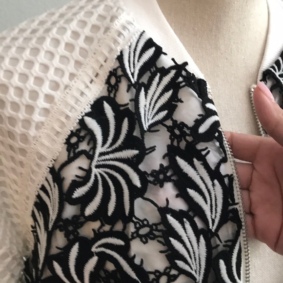 ✨Black& White Jacket w/ Stunning Detailing✨ - Picture 4 of 6